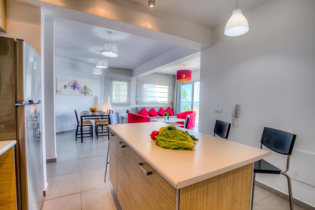 Beachfront Trident Protarász Kültér fotó