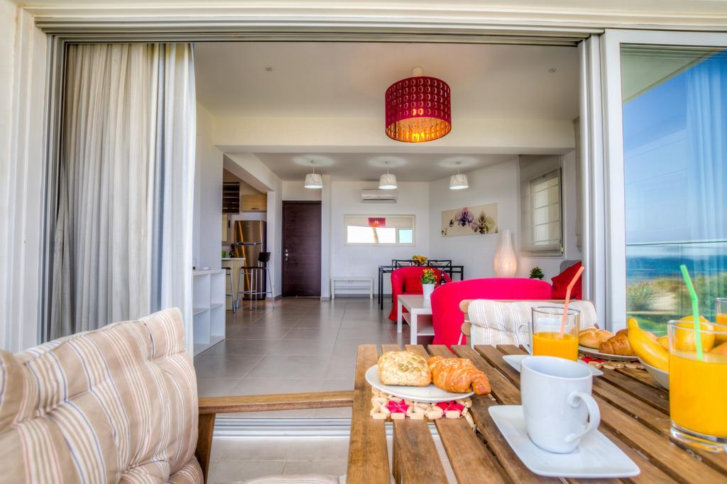 Beachfront Trident Protarász Kültér fotó
