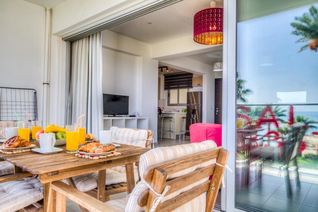Beachfront Trident Protarász Kültér fotó