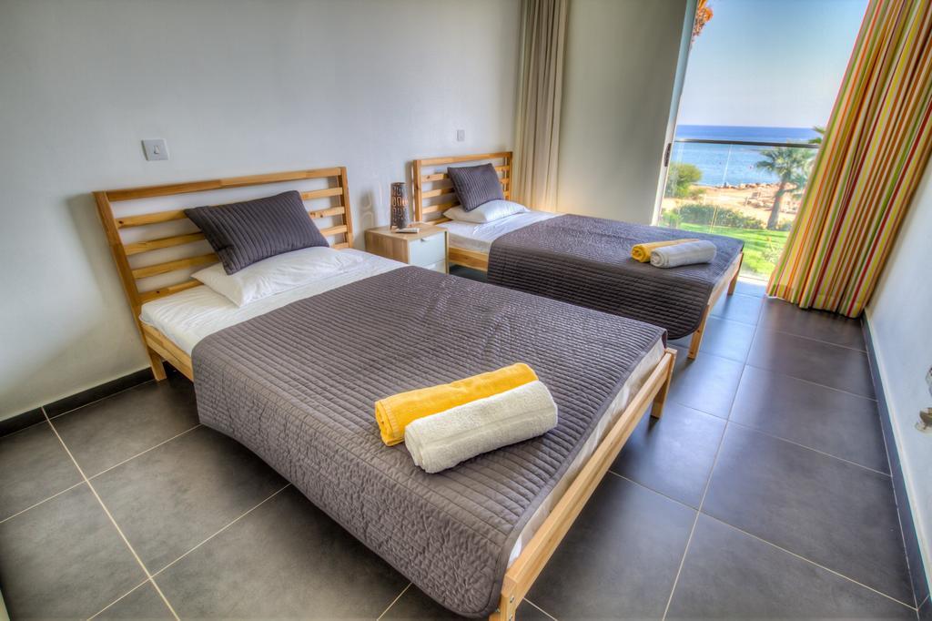 Beachfront Trident Protarász Kültér fotó