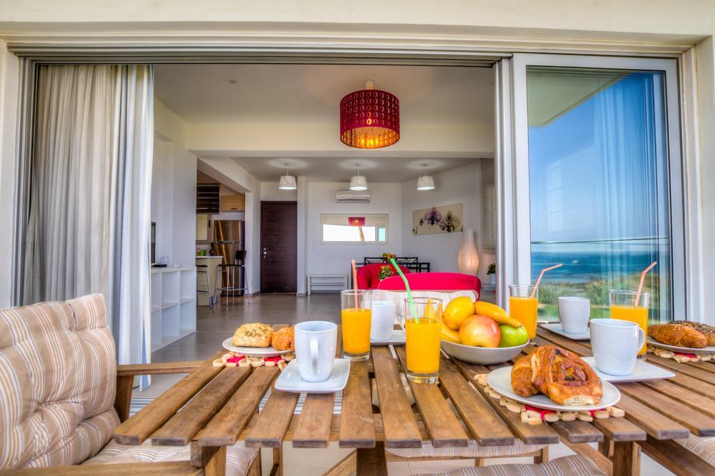 Beachfront Trident Protarász Kültér fotó