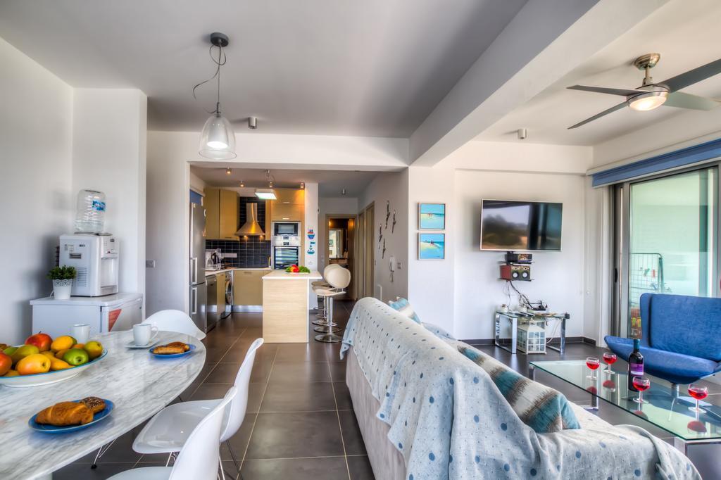Beachfront Trident Protarász Kültér fotó