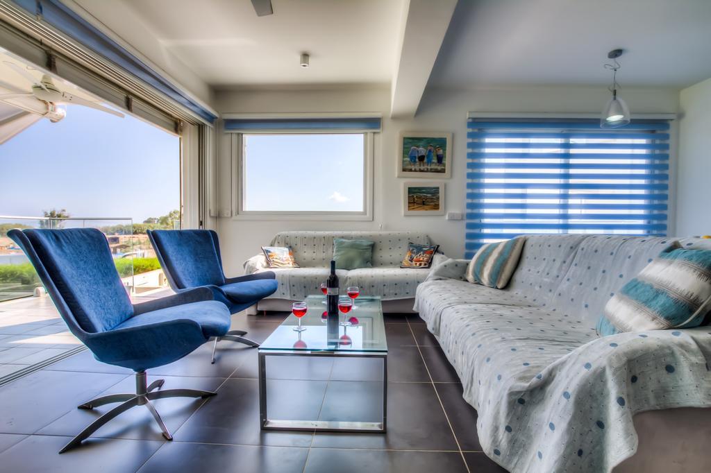 Beachfront Trident Protarász Kültér fotó