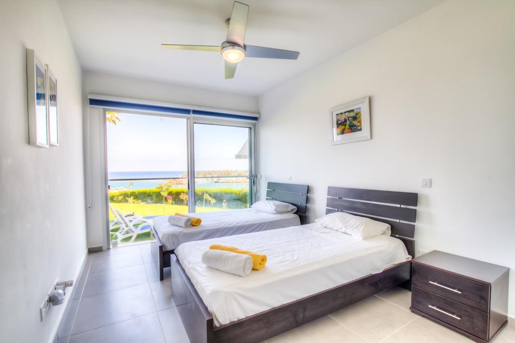 Beachfront Trident Protarász Kültér fotó