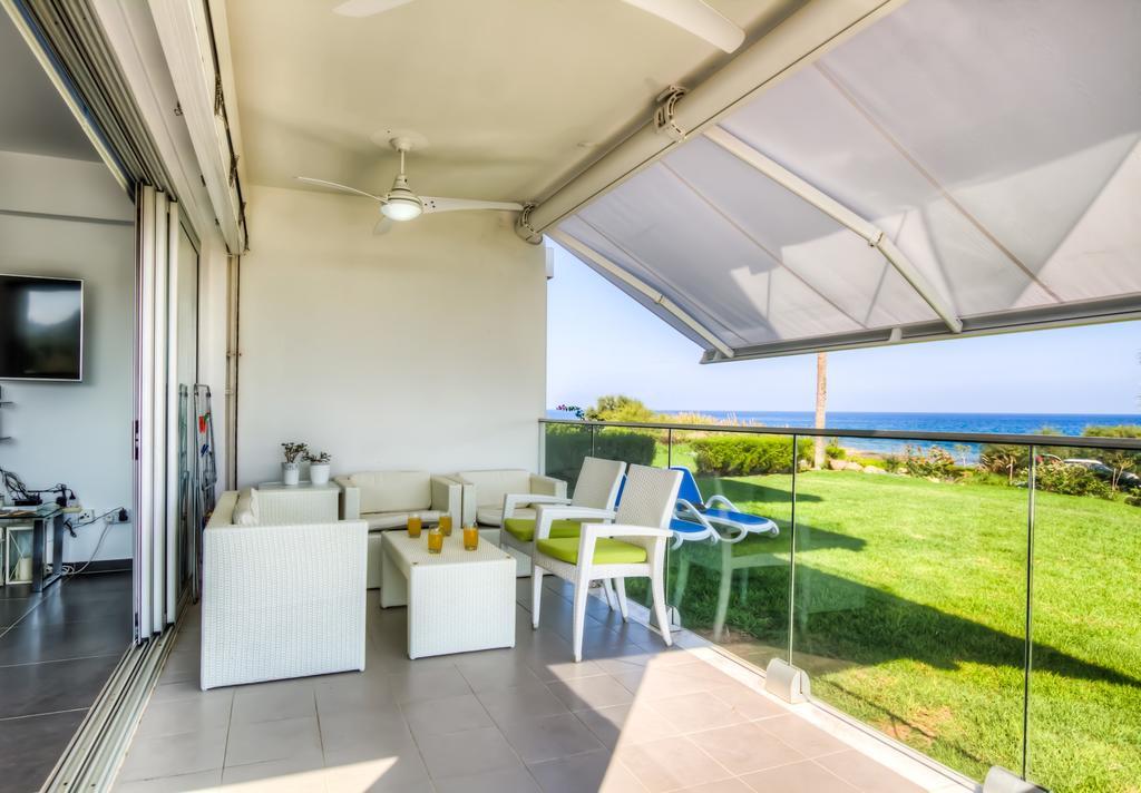 Beachfront Trident Protarász Kültér fotó