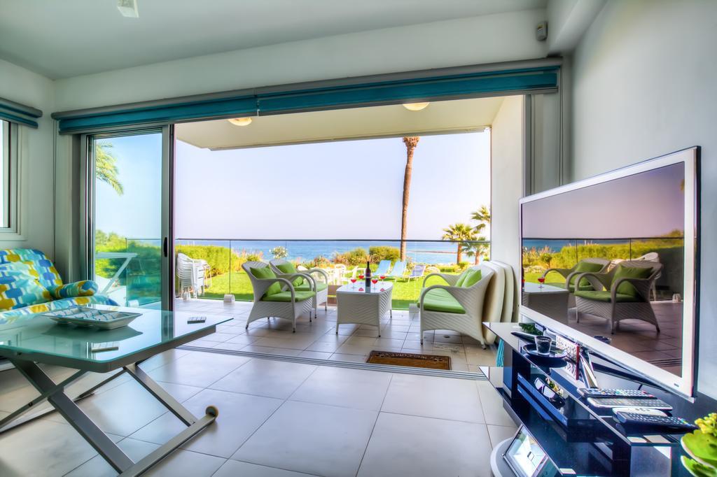 Beachfront Trident Protarász Kültér fotó